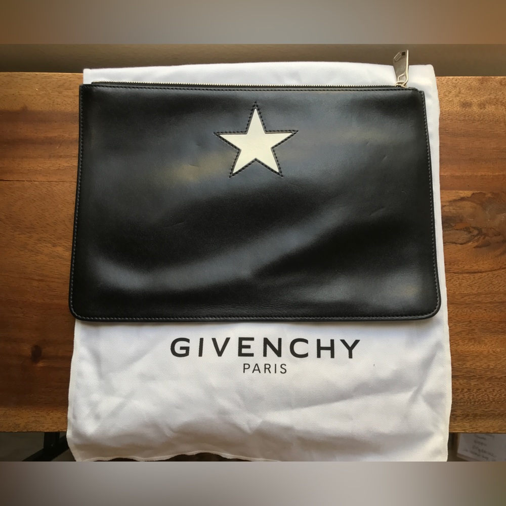 Givenchy star cluch black leather